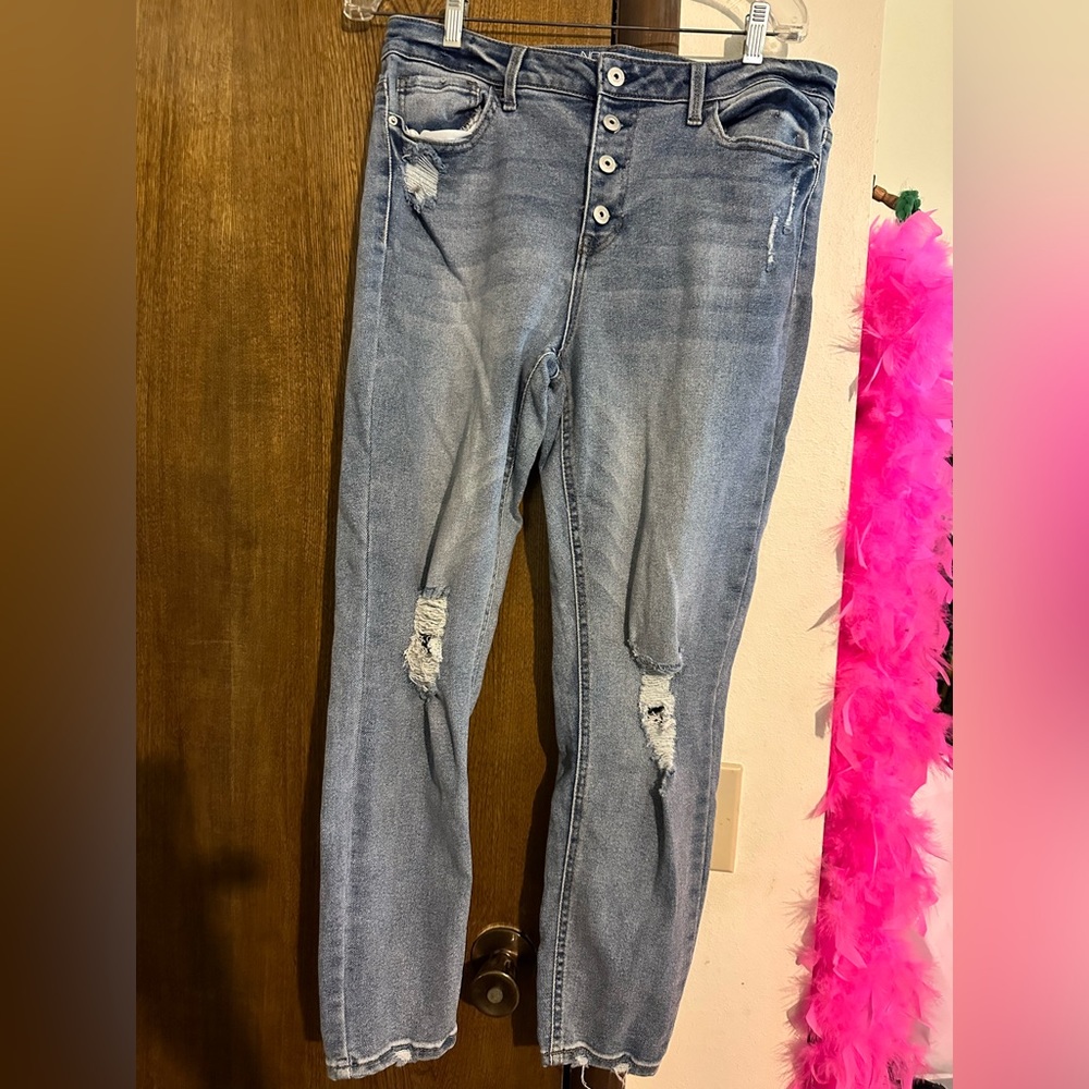 NoBo High Rise Skinny light destruction. EUC. Size Juniors 15.